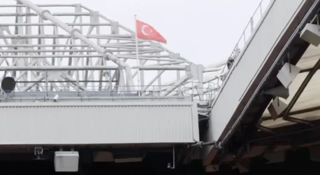 Manchester United stadında Türk bayrağını göndere çekti: 'İlk Türk oyuncumuzun şerefine'
