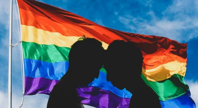 Yunanistan'da eşcinsel evlilik yasallaşıyor