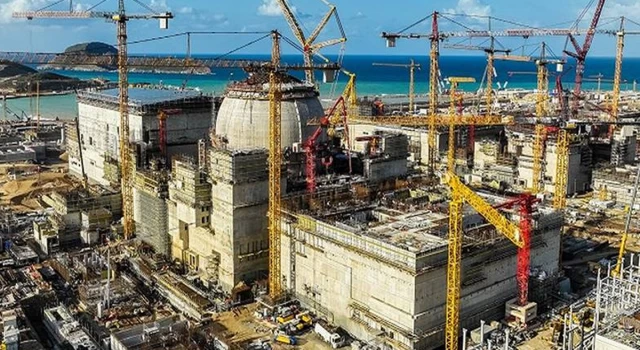 Akkuyu Nükleer Santrali’nde çalışan işçiler ücretleri için iş bıraktı