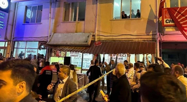 CHP ilçe başkanlığında seçim kutlamasında balkon çöktü: 1'i ağır, 4 yaralı
