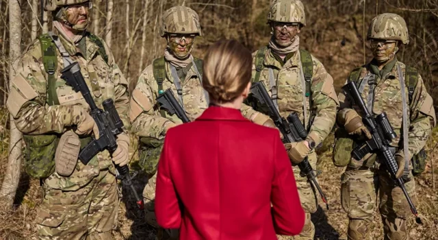 Danimarka ilk defa kadınları zorunlu askerliğe dahil etmeyi planlıyor