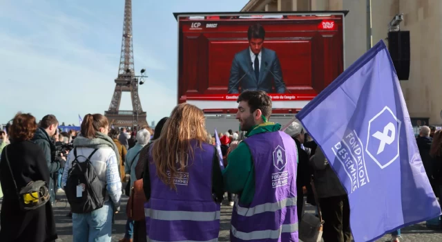 Dünyada bir ilk: Fransa'da kürtaj hakkı anayasal güvence altına alındı