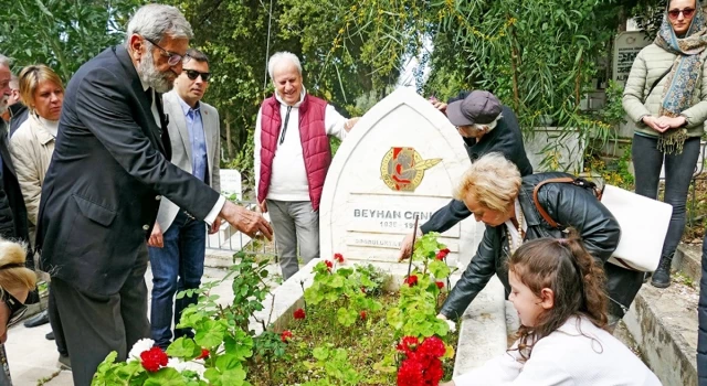 Gazeteciler Cemiyeti'nin efsane başkanı Beyhan Cenkçi, vefatının 31’inci yılında mezarı başında anıldı