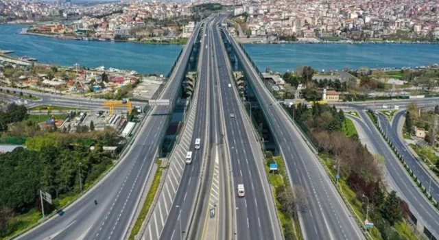 İstanbul'da yerel seçim trafiğe yaradı: Yollar boş kaldı