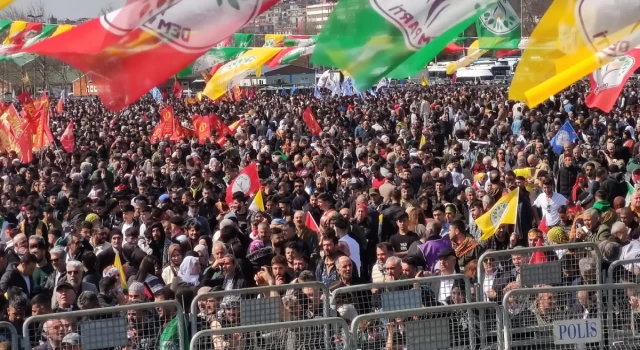 İstanbullular Nevruz kutlamak için Yenikapı Meydanı’na akın etti