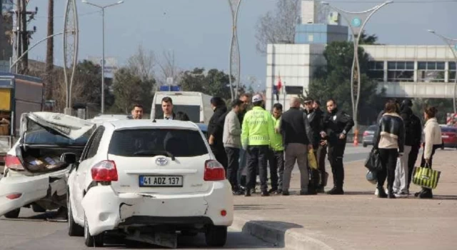 İzmit'te 7 aracın karıştığı zincirleme trafik kazası: 1'i çocuk 5 yaralı