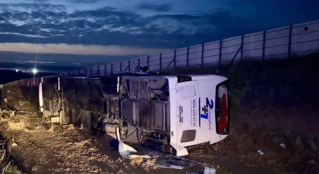 Kırşehir'de yolcu otobüsü devrildi, 15 kişi ölümden döndü