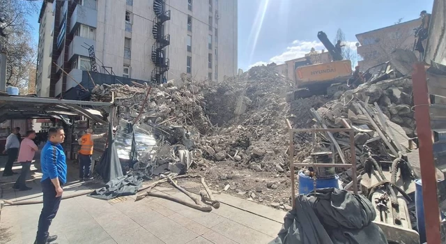 Ankara'da istinat duvarı çöktü: 1 işçi hayatını kaybetti