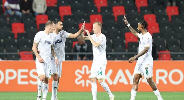 Corendon Alanyaspor Gaziantep FK'yı 3-0 yendi