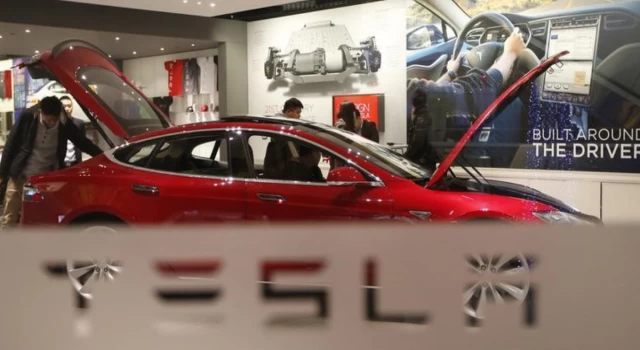 Elektrikli araç devi Tesla araç fiyatlarını düşürdü