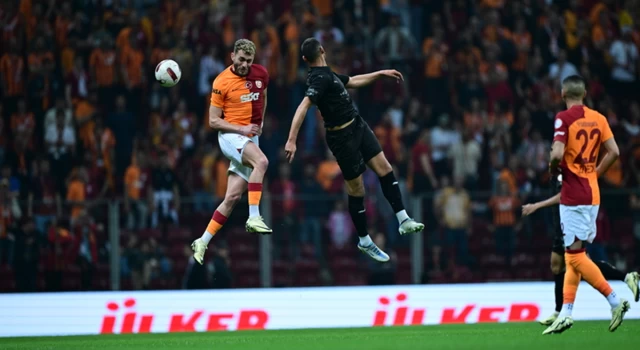 Galatasaray Hatayspor'u 1-0 yendi, Okan Buruk tarihe geçti!