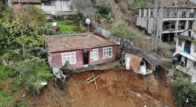Gaziosmanpaşa'da toprak kayması: İstanbul Valiliği'nden açıklama geldi