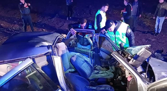 Konya'da iki otomobil çarpıştı: 4 ölü, 1 yaralı