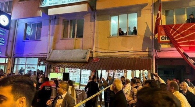 Kutlama sırasında balkon çöktü: CHP'li Mehmet Palaz yaşamını yitirdi