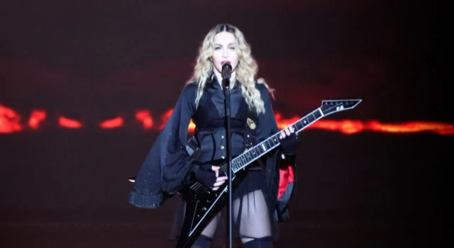 Madonna'ya ikinci dava şoku! Sahneye yine geç çıktı