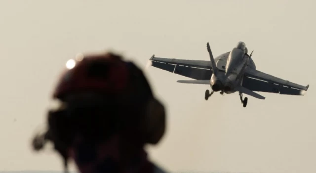 Pentagon'dan Orta Doğu'ya ilave savaş uçakları