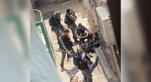 Reuters: Türk vatandaşı Kudüs'te İsrail polisini bıçakladı