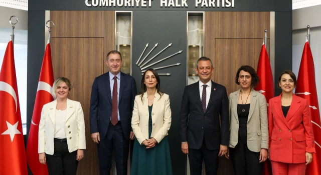 CHP lideri Özel, DEM Parti Eş Genel Başkanları Hatimoğlulları ve Bakırhan ile görüştü
