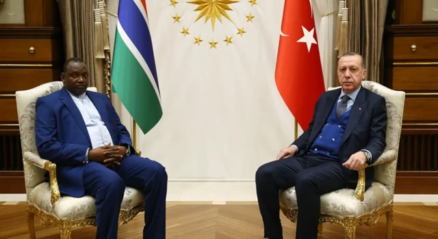 Cumhurbaşkanı Erdoğan, Gambiya Cumhurbaşkanı Barrow ile telefon görüşmesi gerçekleştirdi