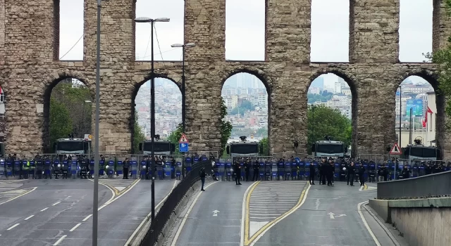 İstanbul'da 1 Mayıs ablukası: Taksim'e yürüyenlere polis müdahalesi!