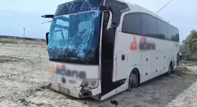 Niğde'de şehirlerarası yolcu otobüsü şarampole uçtu: 4 yaralı