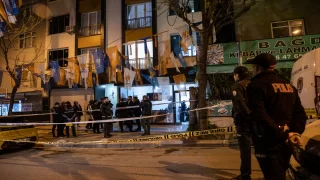 İstanbul’da AK Parti seçim irtibat bürosu önünde silahla ateş açıldı