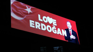 AK Parti'den 'Love Erdoğan' pankartlarının kaldırılmasına tepki