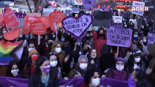 Ankara'da Feminist Gece Yürüyüşü: "Evde kalmak hayatta kalmaya yetmiyor"