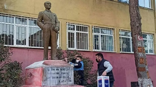 Atatürk heykeline saldıran kişi yakalandı. Soylu: Türk Polisi yakalar!