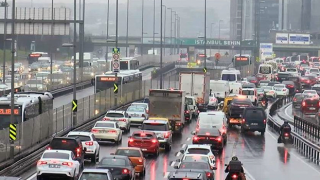 İstanbul'da trafik yoğunluğu yüzde 74'ü buldu