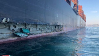 Liberya bayraklı konteyner gemisi İstanbul'da iskeleye çarptı
