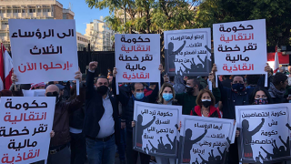 Lübnan'da kriz: Sokağa çıkıyorlar