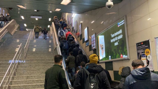 Metrolarda 'sosyal mesafesiz' kalabalık