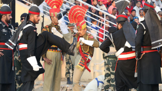 Pakistan-Hindistan sınırında 74 yıllık gelenek