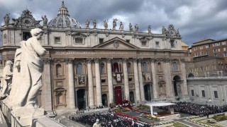 Rant, şantaj, tehdit: Papalıktaki mafyavari dolaplar İngiliz yargısına taşındı