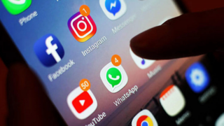 WhatsApp, Instagram ve Facebook çöktü, sebebi açıklandı
