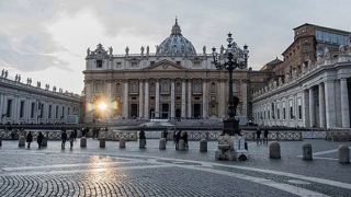 Vatikan bütçe açığı verince dini personelin maaşlarına yöneldi