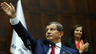 Ahmet Davutoğlu'ndan emekli amirallere tepki