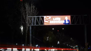 CHP’nin şikayeti üzerine "Love Erdoğan" afişi indirildi