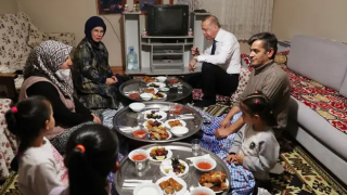 Cumhurbaşkanı Erdoğan yer sofrasında iftar yaptı