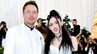 Elon Musk'ın sevgilisi sırtına yaptırdığı dövme ile gündem oldu!