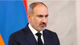 Ermenistan Başbakanı Paşinyan'a art arda protestolar! Konvoyuna yumurtalı saldırı