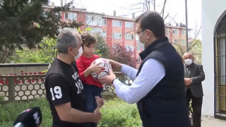 İBB Sözcüsü Ongun, A Haber'i tiye aldı: İmamoğlu çocukların topunu zorla alıyor