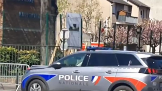 Paris'te karakola bıçaklı saldırı: 1 ölü