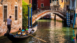 Venedik'te gondollar kaldırıldı
