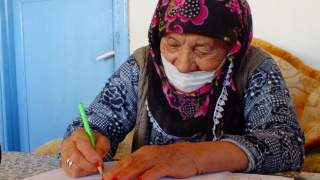 90 yaşındaki kadın, 2 ayda okuma - yazma öğrendi