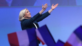 Le Pen, Macron'u geçti... Fransa'da aşırı sağ yükseliyor