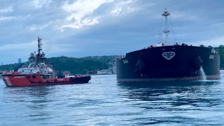 Kıyıya sürüklenen tanker, İstanbul Boğazı'nda tehlike yarattı