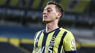 Fenerbahçe'de yeni kaptan Mesut Özil