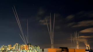 İsrail saldırılarına karşılık Gazze'den Tel Aviv'e roket